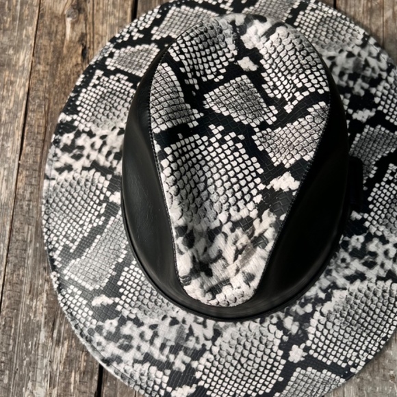 H05 HAT Fedora/ Explorer  Style in Faux Snakeskin Leather